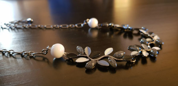 Collier 2 perles blanche en verre de Murano