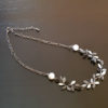 Collier 2 perles blanche en verre de Murano