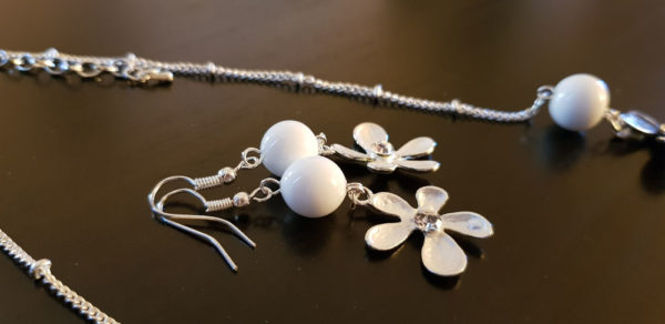 Parure fantaisie perles blanches en verre de Murano