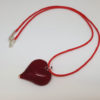 Pendentif en forme de coeur rouge transparent